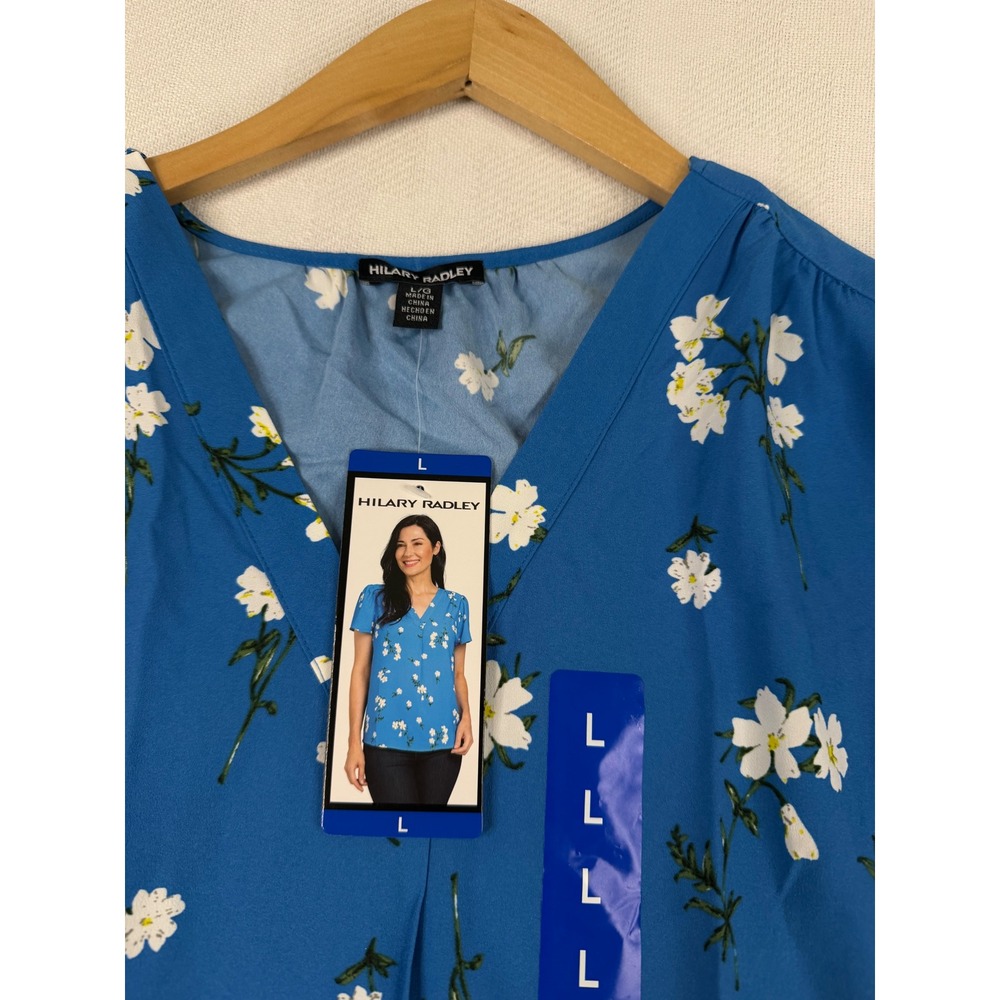Hilary Radley Blue White Floral V-Neck Short Sleeve Blouse Top Large NEW - Picture 3 of 8